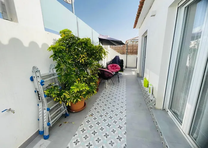 Holiday home Adosado Piscina Jardin Barbacoa Aire Centrico Moderno